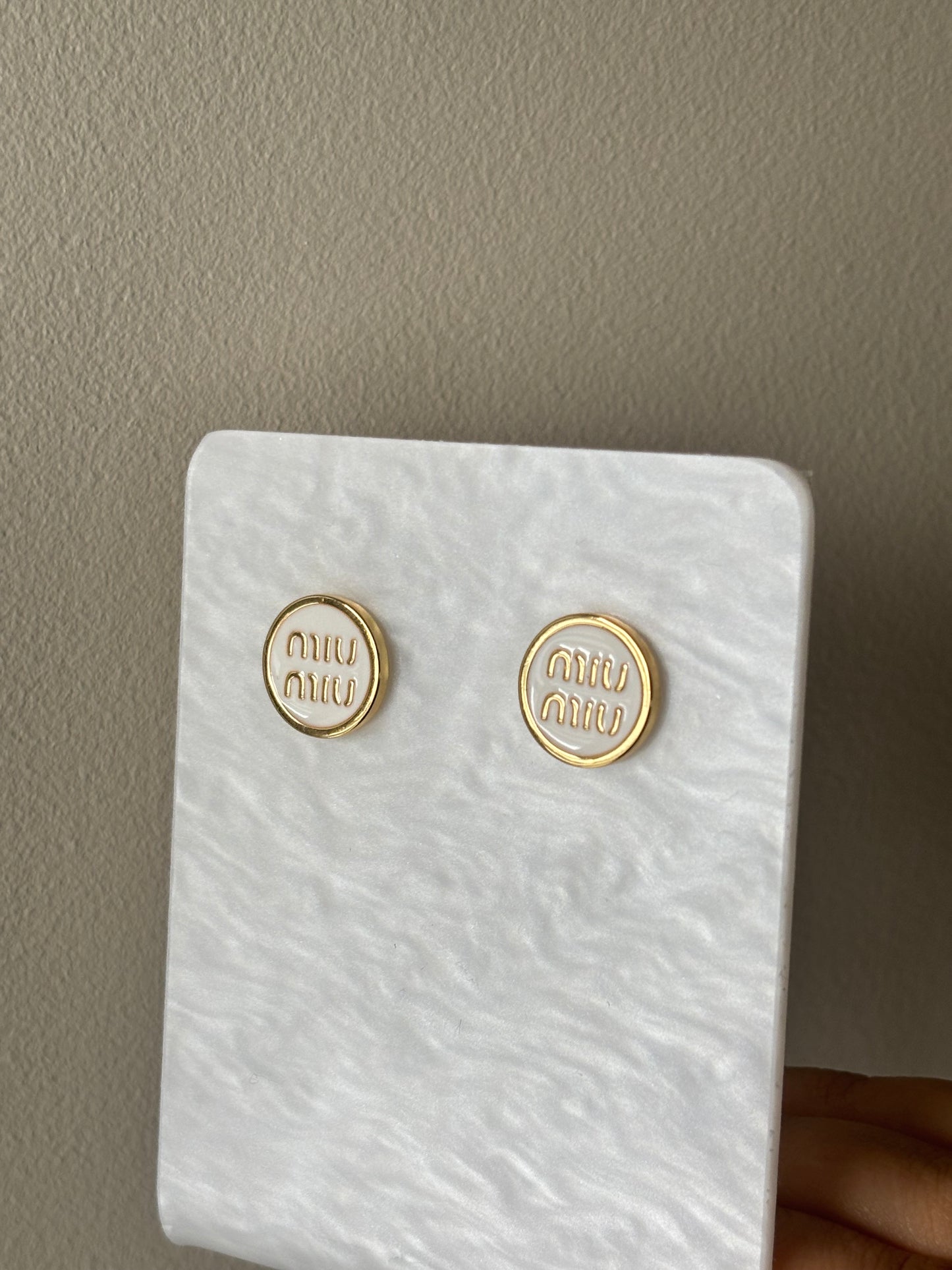 Boucles d’oreille miu White