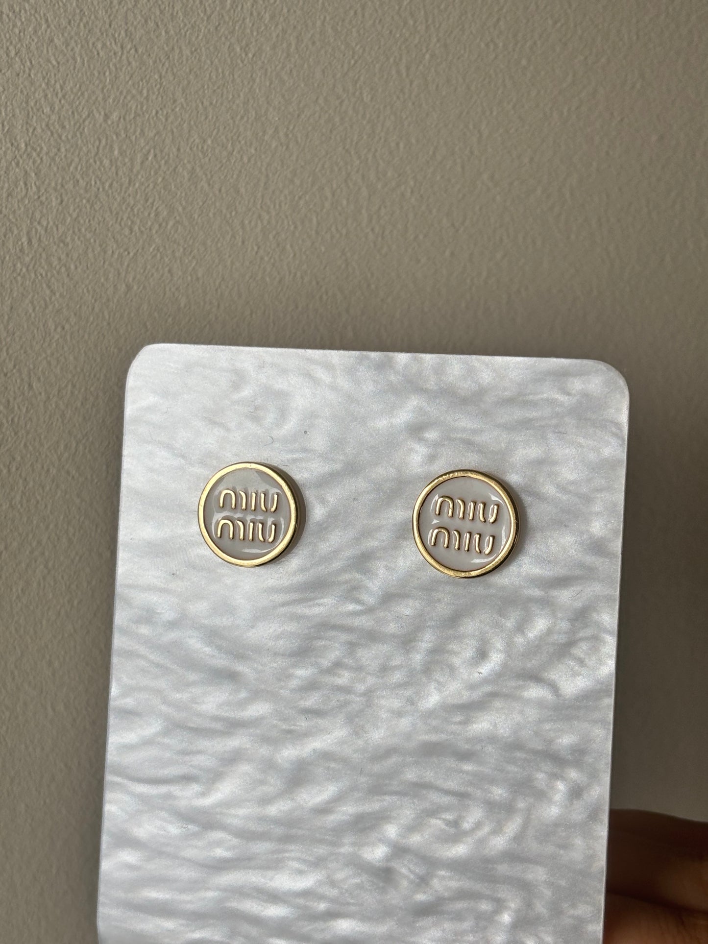 Boucles d’oreille miu White